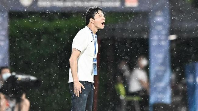 一边摸上面一边摸下面视频